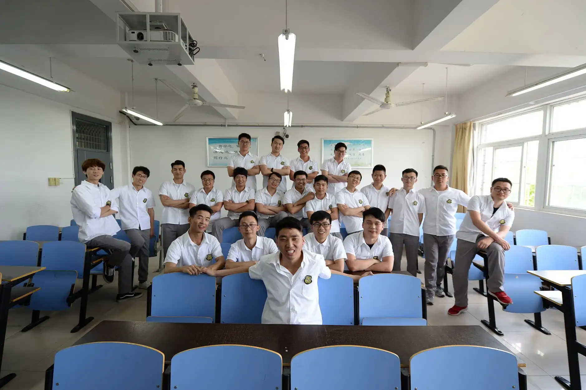企业管理咨询服务如何落地：从项目策划到市场调研的完整方案设计