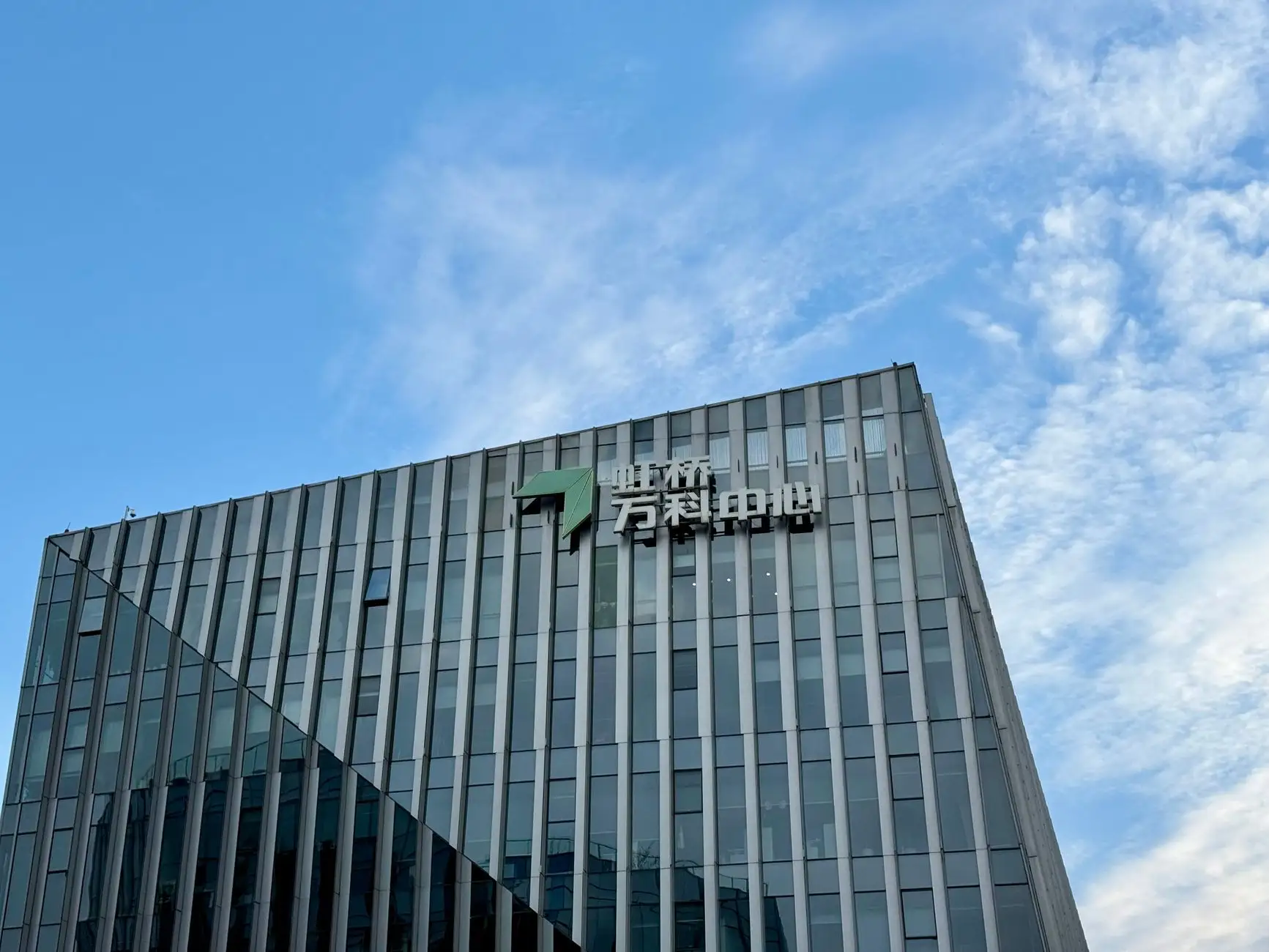 新能源产业投资机遇分析：项目策划与市场调研实操指南