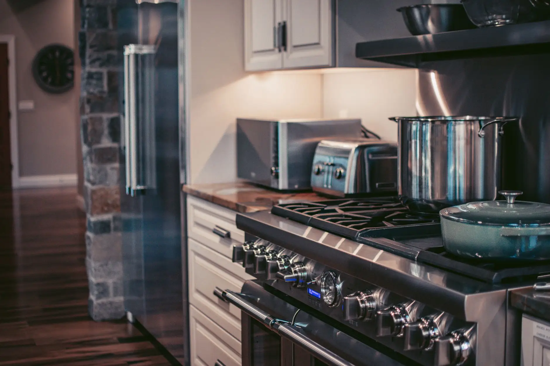 企业管理咨询视角下，投资咨询与项目策划的协同价值分析