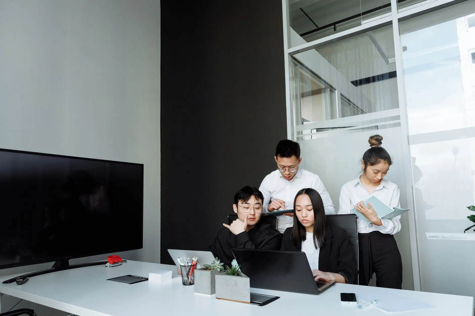 企业管理咨询服务如何通过项目策划与市场调研助力企业科学决策